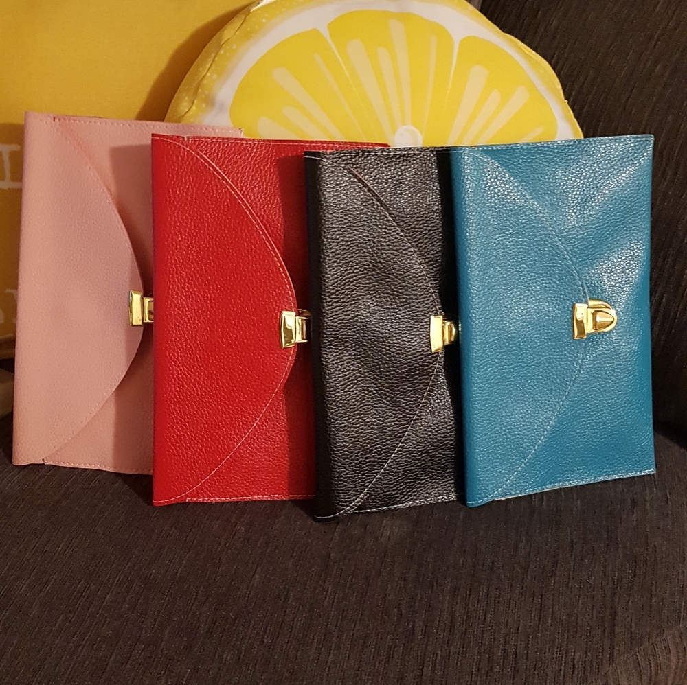 Bundle 4 (40 dollars)envelop bags or 15 each.